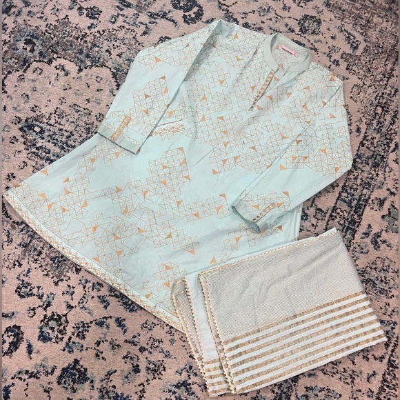 Cotton frock comes with dupatta - Picture 1 of 3